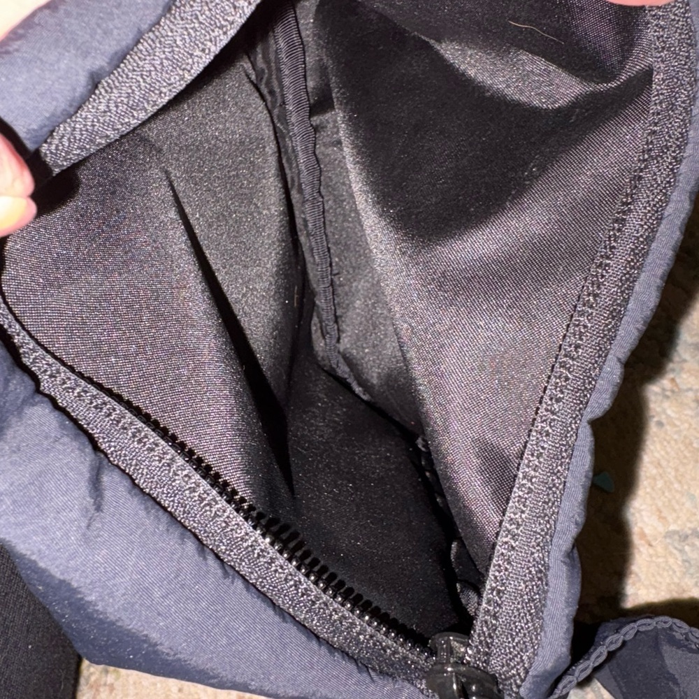 Lululemon athletica Black Waist Pack. Convenient outdoor shopping unisex - Picture 10 of 15